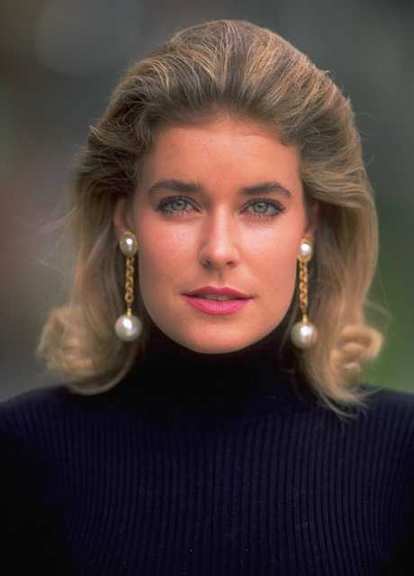 Mujer rubia de mediana edad